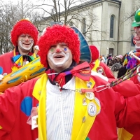Umzug am Fasnachtssonntag: Darauf folgten die Musiker der Clowngruppe.