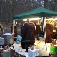 Schneeschreckerwachen in der Uni-Kurve: Der Glühweinstand war für den Ansturm gerüstet.