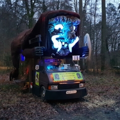 Schneeschreckerwachen in der Uni-Kurve: Das Schneeschreck-Auto lieferte Strom für die Beleuchtung und die Musik-Anlage.