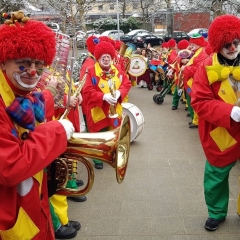 Schmutziger Donnerstag: Die Clowngruppe besuchte ihren Musiker Alexander Urban im Krankenhaus.