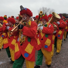 Reichenauer Jubiläumsumzug: Die Clowngruppe beim Umzug.