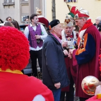 Schmutziger Donnerstag: Werner Rahming bekommt vom Präsidenten seinen Orden.