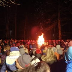 Erwachen des Schneeschrecks: Bei klarem, warmen Wetter waren wieder viele Zuschauer gekommen.