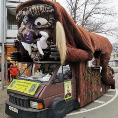 Schmutziger Donnerstag: Das Schneeschreckauto war auch wieder dabei.