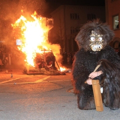 Verbrennung auf dem Stefansplatz: Die Puppe brannte.