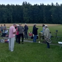 Sommer-Probe der Clowngruppe auf der grünen Wiese in Allensbach.