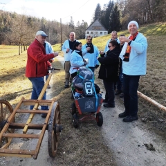 Narrenbaumholen in Hegne: Wanderung mit Baum nach Konstanz.