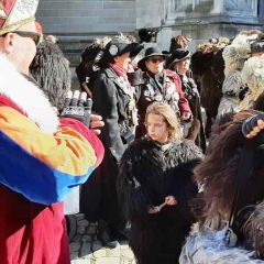 Umzug in Konstanz: Umzugsende auf dem Münsterplatz.