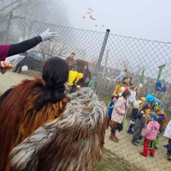 Schmutziger Donnerstag:  Besuch beim Kindergarten.