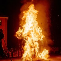 Verbrennung auf dem Stephansplatz: Die Puppe brennt.