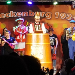 11.11. der Schneckenburg: Präsident Arthur dankt den Akteuren.