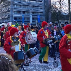 Umzug in Konstanz: Die Clowngruppe während dem Umzug.