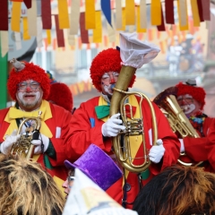 Schmutziger Donnerstag: Die Clowngruppe auf der Marktstätte.