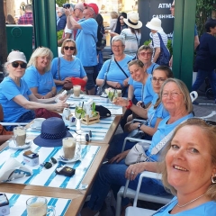 Clowngruppe in Neapel: Auftritt in Sorrent.