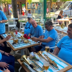 Clowngruppe in Neapel: Auftritt in Sorrent.