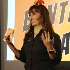 Bunter Abend der Schneckenburg. Durch den Abend führte Elena Moser.