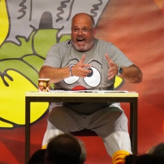 Bunter Abend der Schneckenburg. "Was so alles in der Zeitung steht" wurde von Axel Zunker aufbereitet.