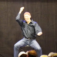 Bunter Abend der Schneckenburg. Jürgen Stöß beim Soundcheck.