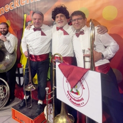 Bunter Abend der Schneckenburg. Die Musik machten sich für Ihren Auftritt parat.