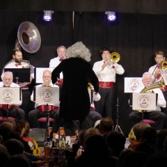 Bunter Abend der Schneckenburg. Es musizierten mit: Alexander Urban, Andre Bruns, Bernd Sum, Dirk Mutter, Elmar Mayer, Felix Werdermann, Gerd Zachenbacher, Heinz Auer, Konrad Kraus, Marcel Kraus, Markus Deutinger, Norbert Fiedler, Ruven Saile, Thorsten Saile und Uwe Fiedler.