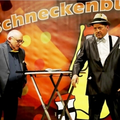 Bunter Abend der Schneckenburg. Die Steuerfahndung war da. Als Beamter waren Udo Dietrich und Holger Walter unterwegs.