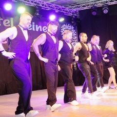 Ballett-Treffen Schneeschreck: Das Männerballett der Schneckenburg bei Ihrem Tanz.