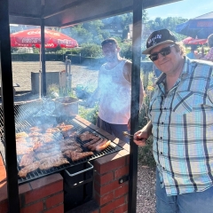Bouleturnier der Schneckenburg: Die Grillmeister Tony Sferragatta und Thorsten Saile.
