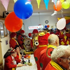 Die Clowngruppe beim Narrentreffen in Engen: Aber auch in den Zunfstuben zeigten sie Ihr Können.