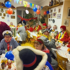 Die Clowngruppe beim Narrentreffen in Engen: Und Pausen durften auch nicht fehlen.