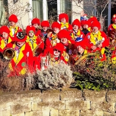 Rosenmontag mit der Clowngruppe: Gruppenbild im Pflegeheim  Don Bosco