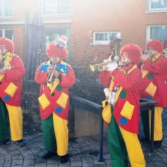 Rosenmontag mit der Clowngruppe: Besuch im Pflegeheim  Don Bosco.