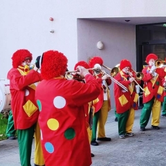 Rosenmontag mit der Clowngruppe: Besuch im Pflegeheim Urisberg.