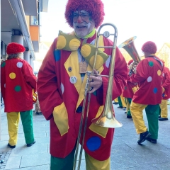 Rosenmontag mit der Clowngruppe: Besuch im Pflegeheim Urisberg.