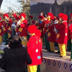 Rosenmontag mit der Clowngruppe: Auftritt auf der Insel Reichenau.