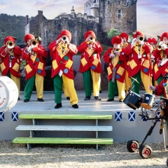 Rosenmontag mit der Clowngruppe: Auftritt auf der Insel Reichenau.