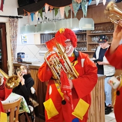 Rosenmontag mit der Clowngruppe: Essen in Überlingen am Ried.