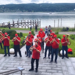 Vatertag der Clowngruppe: Spieltermin auf der Terasse im Löchnerhaus.