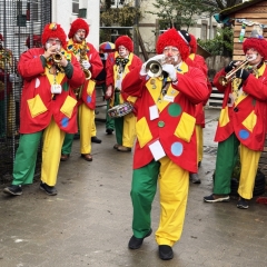 Schmutziger Donnerstag: Die Clowngruppe im Gustav-Schwab Kindergarten.