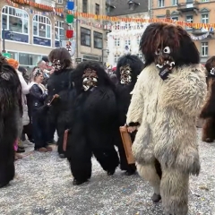 Umzug Fasnachtssonntag: Der Schneeschreck während dem Umzug.