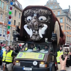 Umzug Fasnachtssonntag: Der Schneeschreck während dem Umzug.